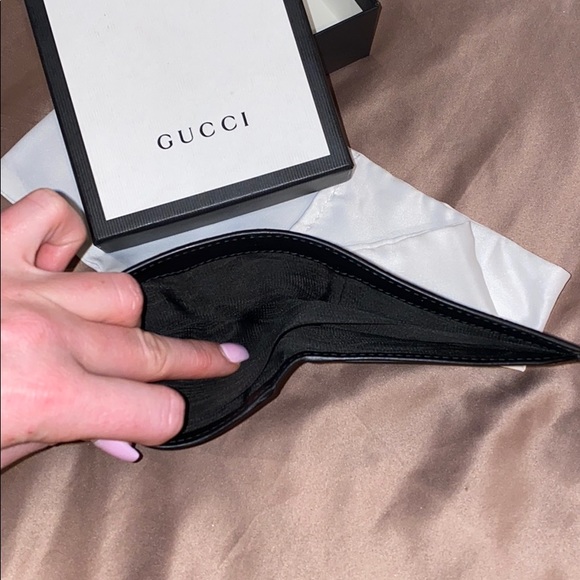 Brand new Gucci Wallet - Picture 3 of 7